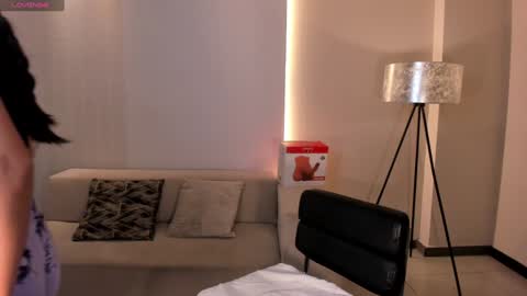 Isa Hill  online show from December 8, 6:06 pm