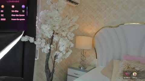 Isabella  online show from November 3, 2:10 pm