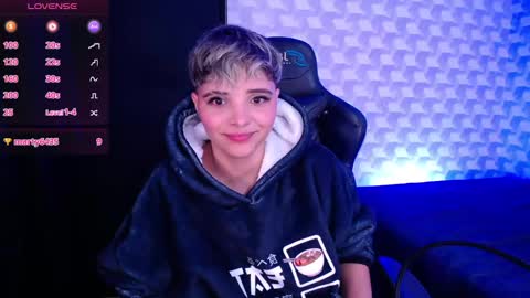 Isabella Mout  online show from February 10, 11:45 pm