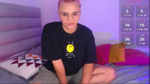 Isabella Mout  online show from September 8, 3:22 pm