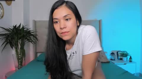 Isabelle Diaz online show from March 2, 8:05 am