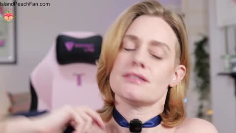 Lou  Peaches online show from January 11, 3:28 pm