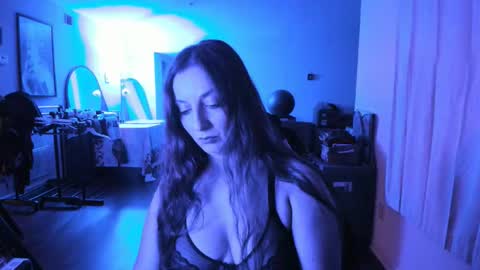 Bella Bloom online show from October 30, 4:48 am