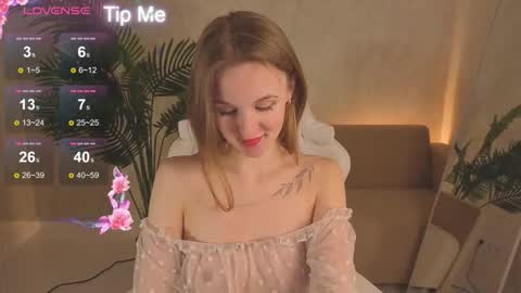 Snapshot of itsbellabonna chatting on October 21, 5:55 am itsbellabonna online show from October 21, 5:55 am