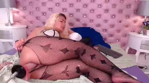 IvonnyBon online show from February 15, 7:51 am