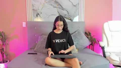 Ivy Heat online show from February 22, 2:01 am