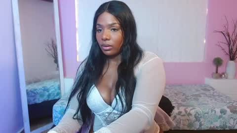 i v y  b l i s s online show from April 9, 8:09 am