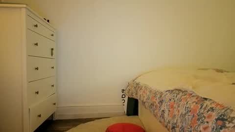 ivyyy1995 online show from October 19, 8:00 pm