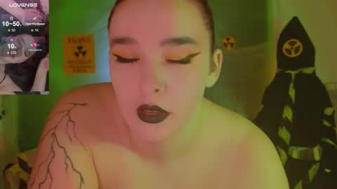 Daisy online show from October 31, 8:57 pm