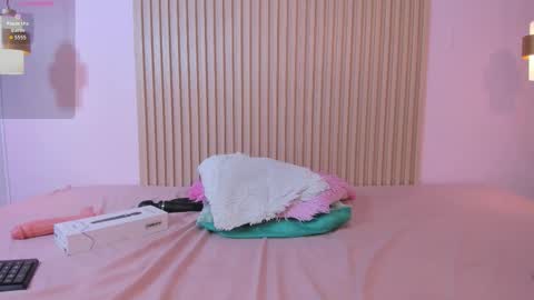 izelevans online show from February 14, 4:09 pm