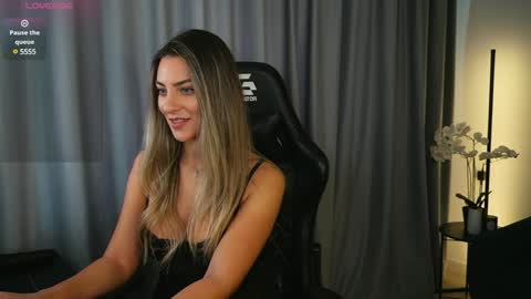 izy bellee online show from January 30, 10:08 am