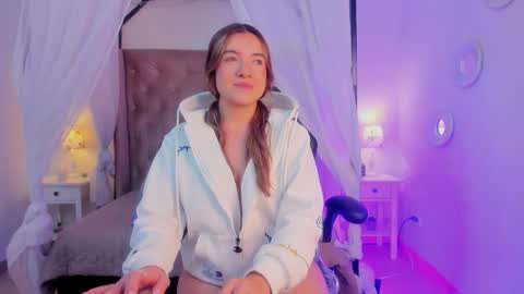 Snapshot of jade_vela chatting on October 22, 8:47 pm jade_vela online show from October 22, 8:47 pm
