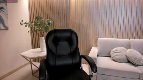 JADE EVANS online show from February 2, 7:46 pm