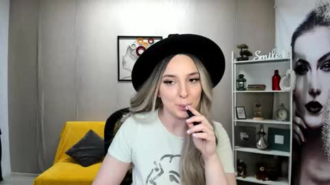 JaquelinLaurent online show from September 30, 6:57 pm