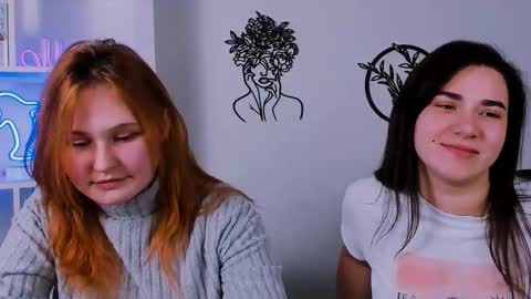 jasmine_eyes online show from February 19, 2:05 pm