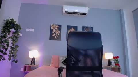 Instagram jasminecampbell1  online show from February 18, 9:20 pm