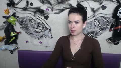 JasmineKouch online show from November 12, 7:01 pm