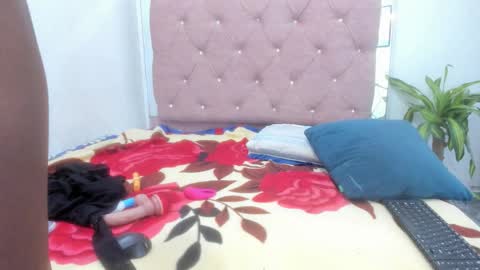 jazmin040_ online show from February 7, 12:09 pm