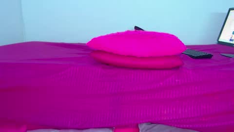 jazmin online show from March 1, 2:11 am