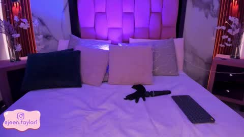 Jeen Taylor online show from February 3, 2:53 am