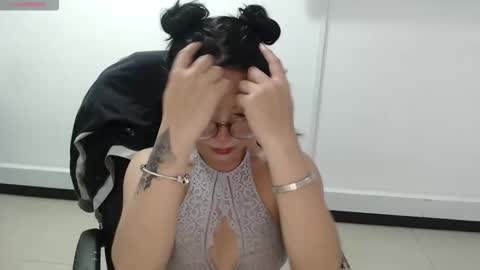 jenn online show from October 23, 4:24 pm