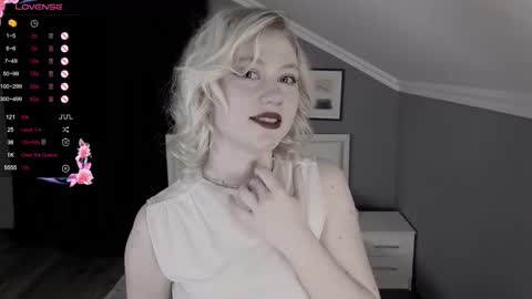 Snapshot of jennifer_mathis chatting on October 17, 3:37 pm jennifer_mathis online show from October 17, 3:37 pm