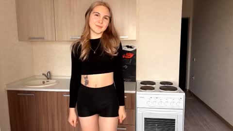 Snapshot of jennimarquis chatting on October 27, 1:06 pm Emilia online show from October 27, 1:06 pm