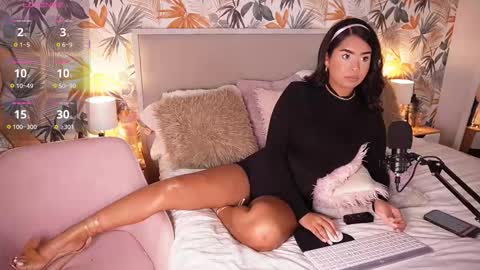 Snapshot of jenny_roberts96 chatting on October 16, 7:05 pm Jenny Roberts online show from October 16, 7:05 pm