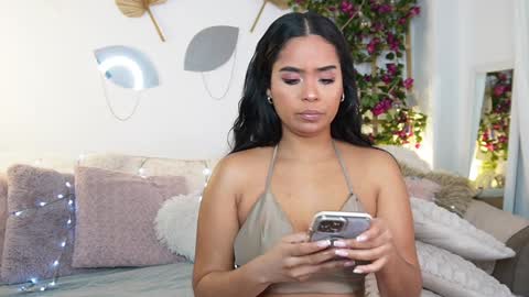 Snapshot of jenny_roberts96 chatting on February 6, 9:06 pm Jenny Roberts online show from February 6, 9:06 pm