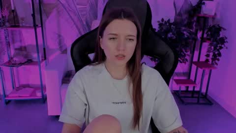 Snapshot of jennydens chatting on February 28, 2:42 am Jenny NO Nude online show from February 28, 2:42 am