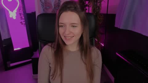 Snapshot of jennydens chatting on December 10, 5:39 am Jenny NO Nude online show from December 10, 5:39 am