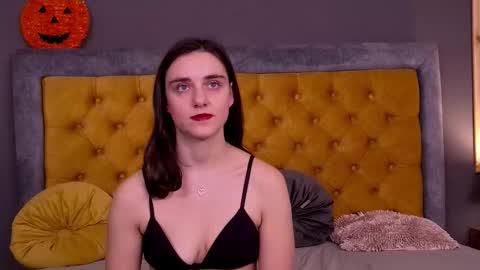 Jessica White online show from December 1, 5:00 am