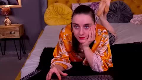 Jessica White online show from December 5, 5:40 am