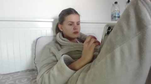 jessieryan online show from December 16, 6:41 am