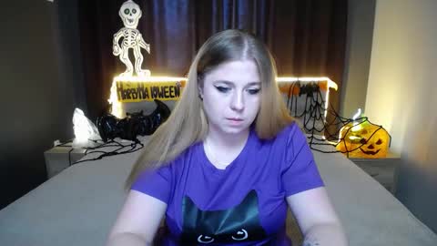 Snapshot of jessikadaniels chatting on October 22, 7:46 am Jess online show from October 22, 7:46 am