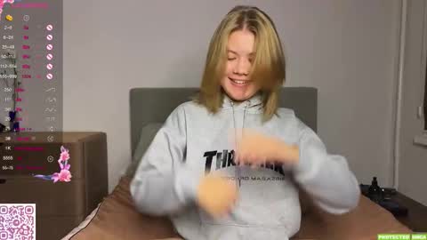 Mona online show from September 24, 2:38 pm