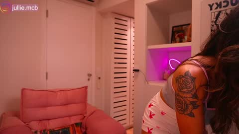 jhulysex online show from October 17, 11:52 pm