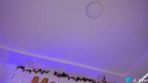 Ji  online show from November 21, 8:44 pm