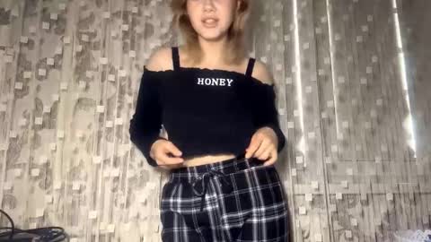 Aurora online show from February 6, 10:18 am