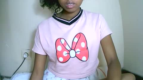 joliekah27 online show from October 31, 9:57 am