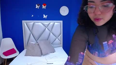 juicy_bignipples18 online show from January 22, 3:29 pm