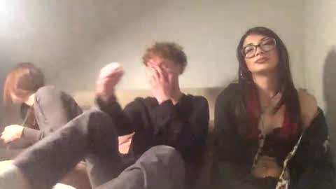 jules_vondi online show from December 1, 4:27 am