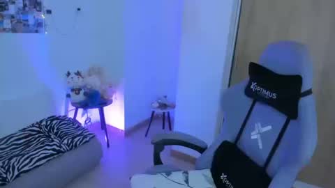 juli_santos_22 online show from October 14, 10:56 pm