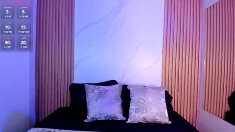 J U L IA   M A R T I N E Z online show from February 3, 11:26 am