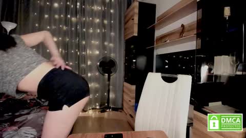 julia_t_mog online show from February 27, 10:53 pm