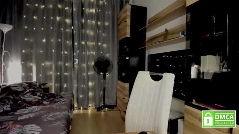 julia_t_mog online show from October 11, 9:06 pm