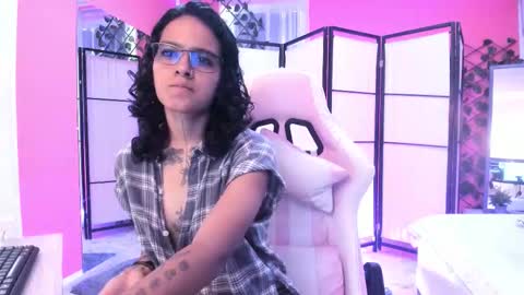 julianne_7 online show from February 27, 8:30 pm