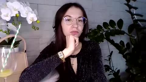 Julia online show from February 19, 3:44 pm