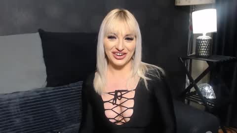 Snapshot of juliediamond chatting on December 6, 10:07 pm julia online show from December 6, 10:07 pm