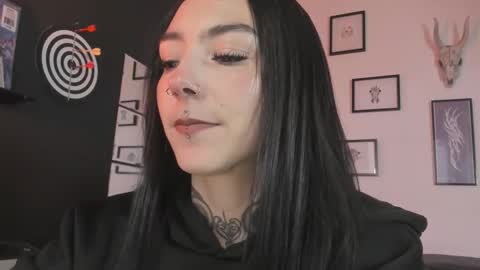 juliet_sourire online show from December 2, 1:13 pm